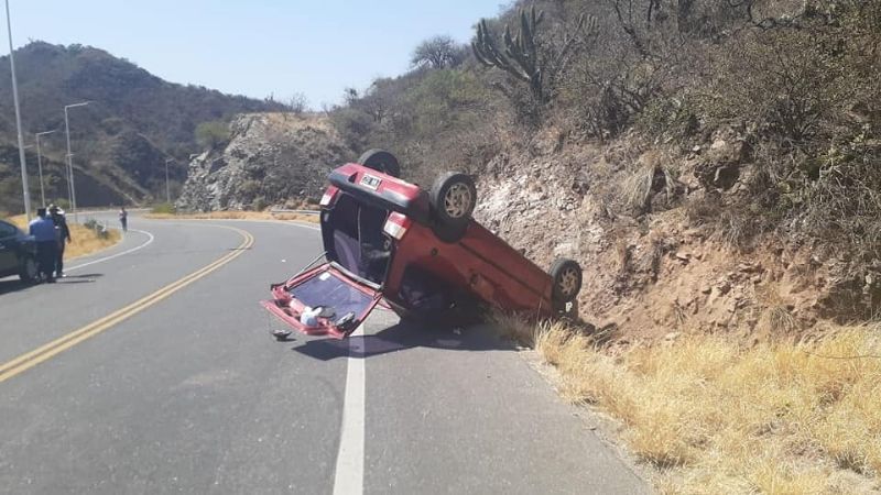 Tremendo vuelco en la Quebrada de Moreira