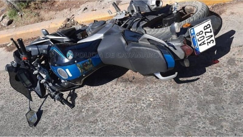 Cruzaba la calle y lo embistió una moto