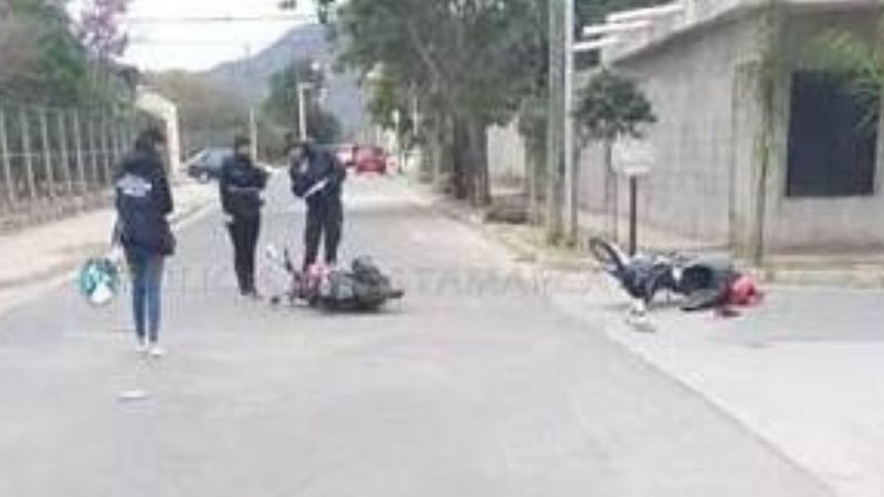 Adolescente en moto protagonizó un choque
