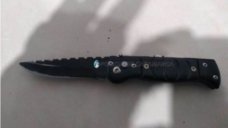 Detienen a tres sospechosos con una navaja