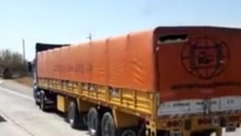 Grave choque de un camión y un auto en la ruta 157