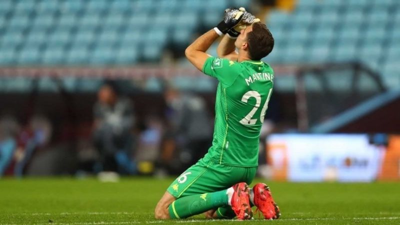 Debut ideal para Martínez, con penal atajado y triunfo