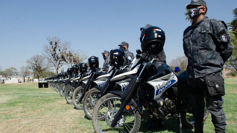 Entregan nuevos móviles policiales y repartirá millones de barbijos gratuitos