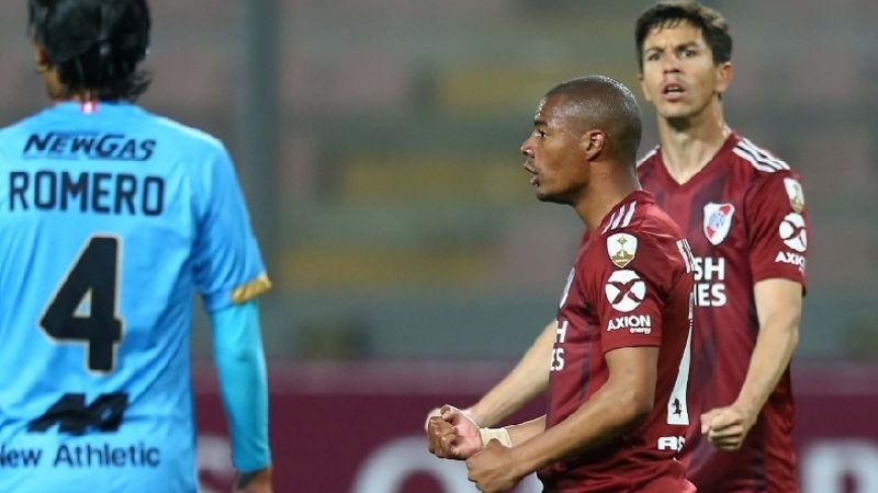 River goleó, con dos de Pratto, y se encamina a 8vos.