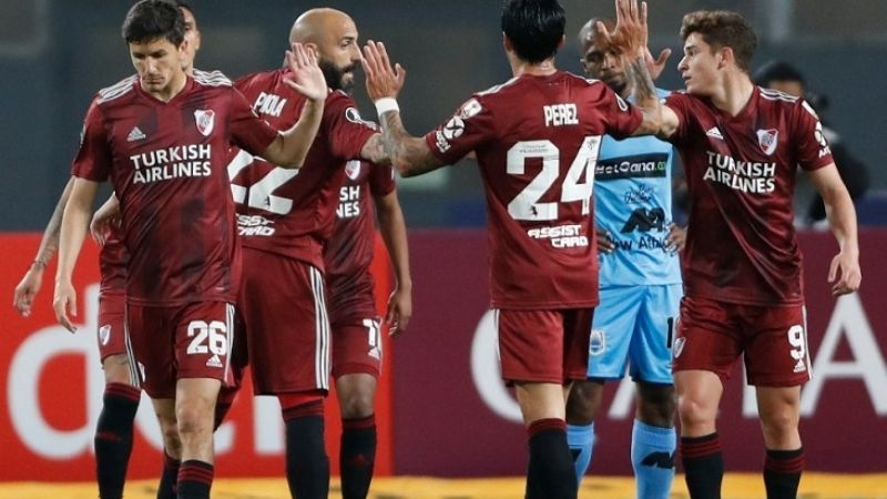 River goleó, con dos de Pratto, y se encamina a 8vos.