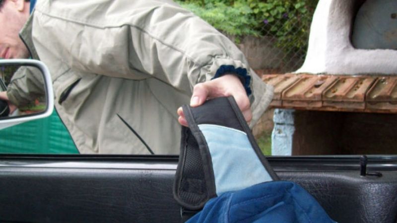 Ladrones detenidos por el robo de una notebook y una importante suma de dinero