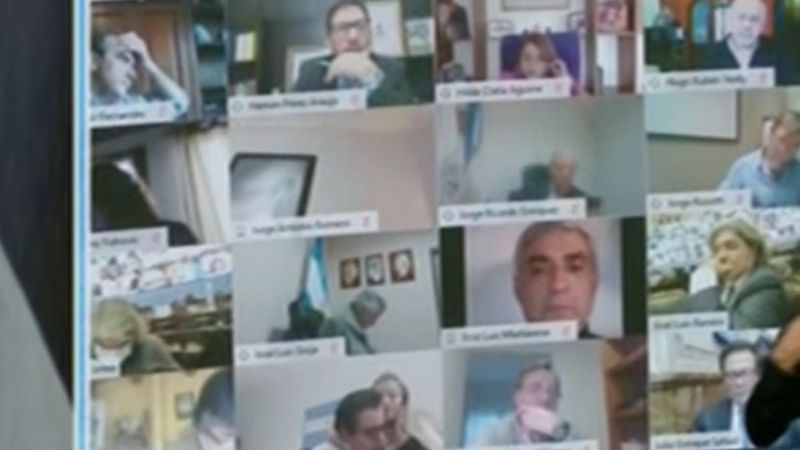 Un legislador se mostró en un acto erótico en plena sesión