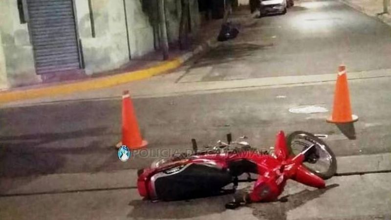 Choque de motos terminó con una mujer herida