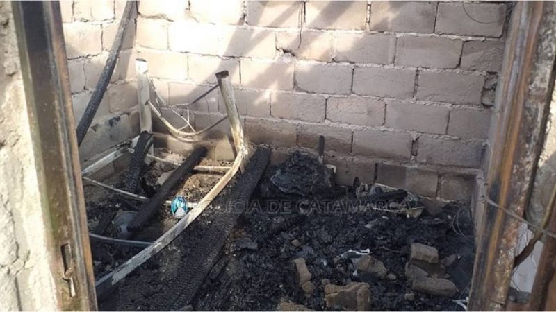 Voraz incendio en una vivienda del sector norte de la Capital