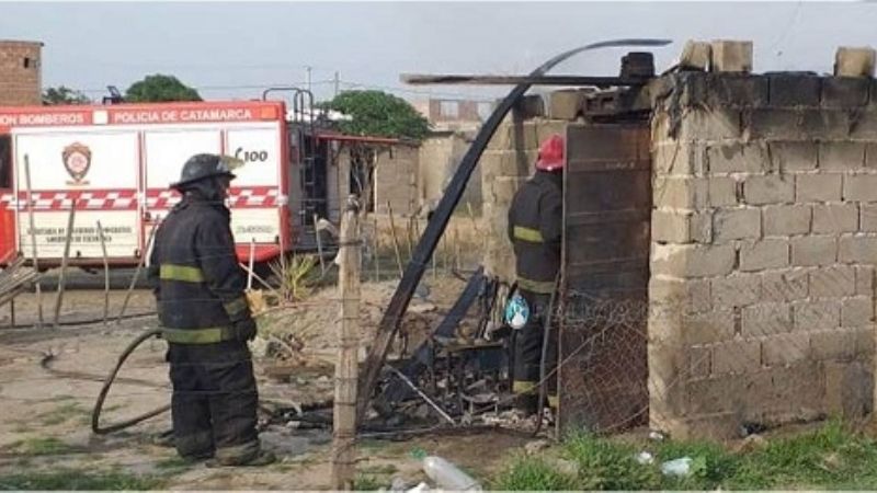 Voraz incendio en una vivienda del sector norte de la Capital