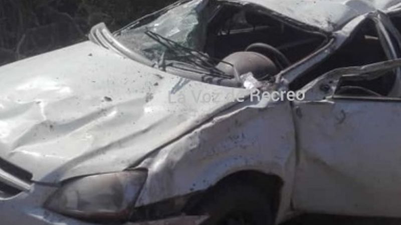 Ruta 7: auto volcó y dos ocupantes fueron derivados