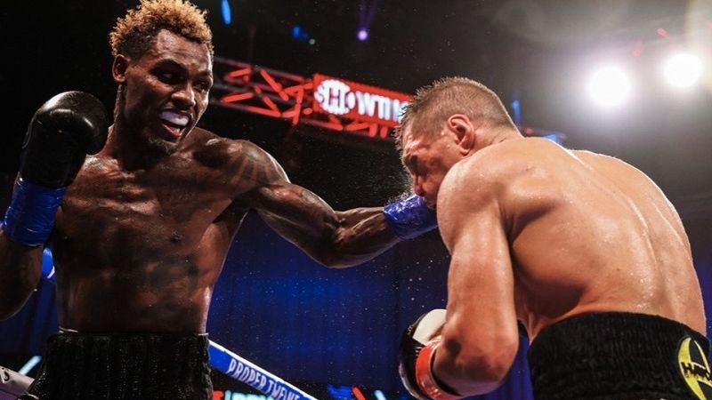Charlo cumplió los pronósticos y venció a Derevyanchenko