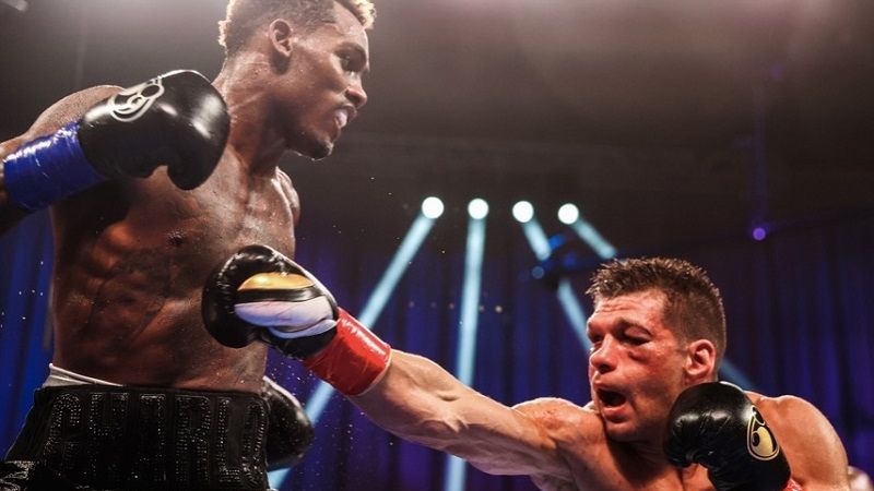 Charlo cumplió los pronósticos y venció a Derevyanchenko
