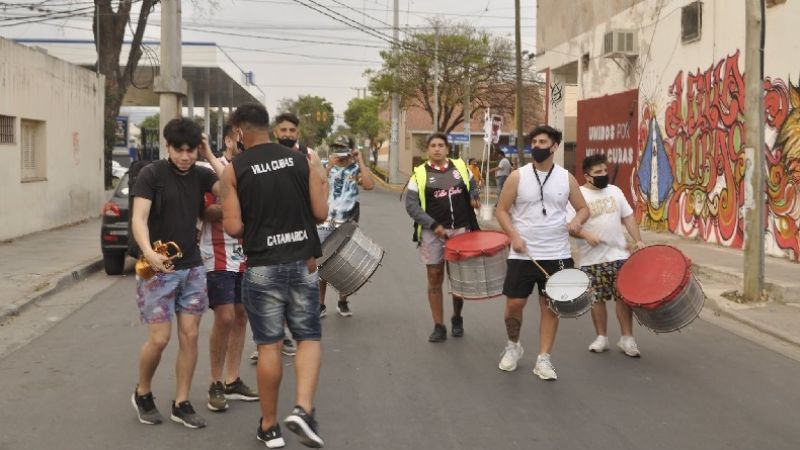 La campaña por la presidencia soltó al “león” por Villa Cucas