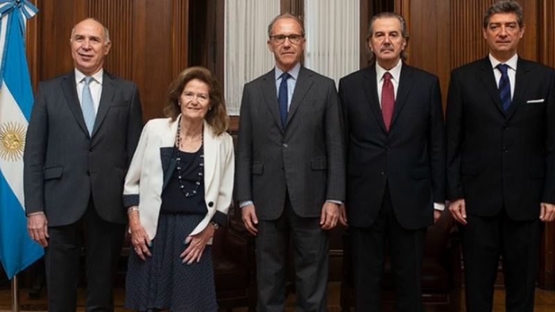 La Corte Suprema prohibió, por el momento, reemplazar a los jueces