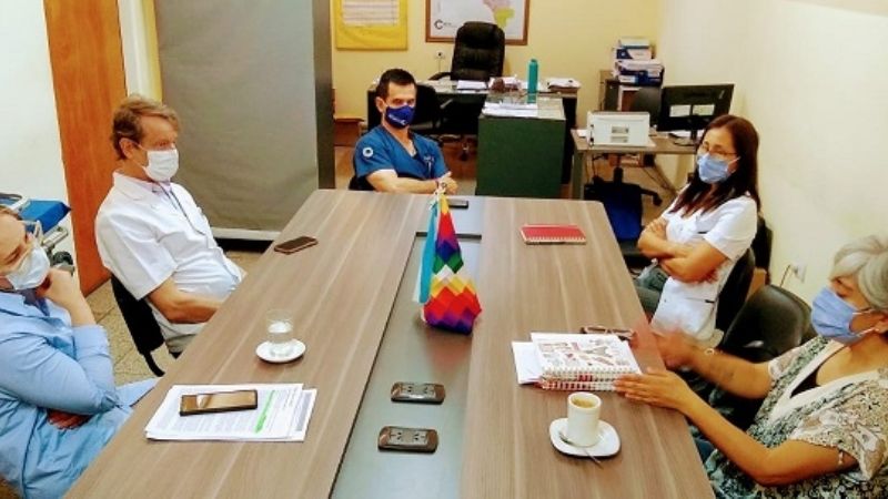 Salud con laboratorios del sector privado