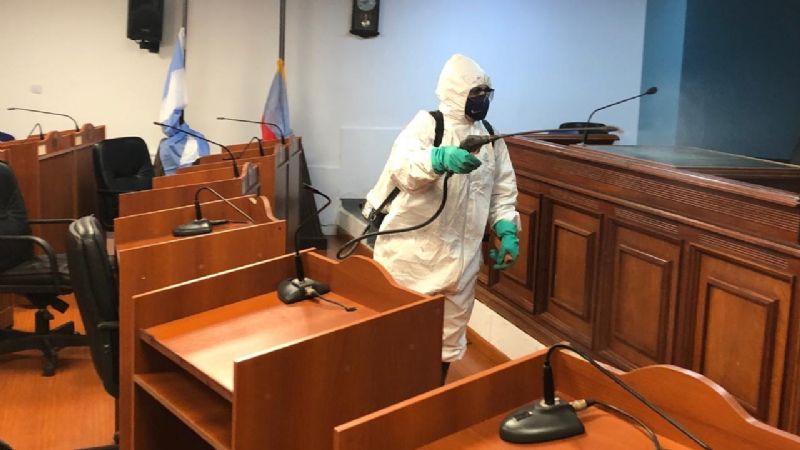 Antes de la sesión de Senadores, desinfectaron la Legislatura y Anexo