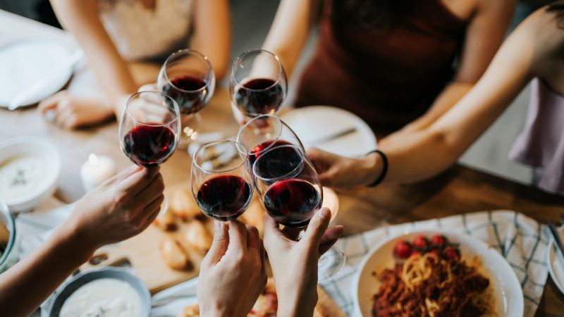 Habrá multas para quienes realicen reuniones sociales