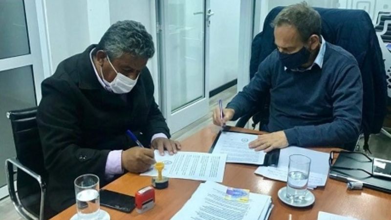 Gómez firmó convenio con Agua y Energía