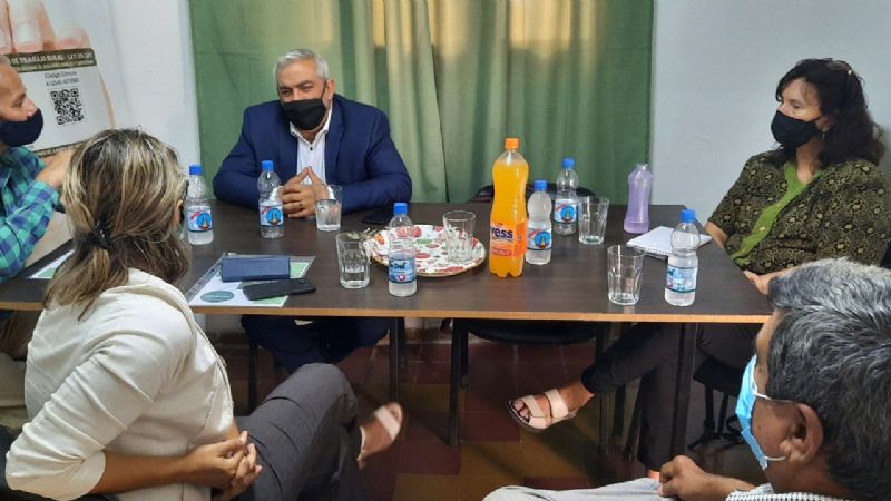 Coordinan acciones para garantizar el trabajo en las cosechas