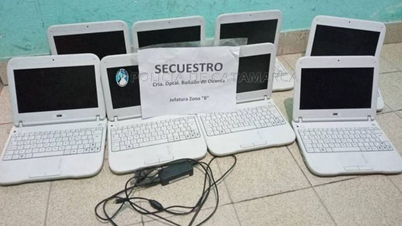Arrestan a dos personas y recuperan varias netbook