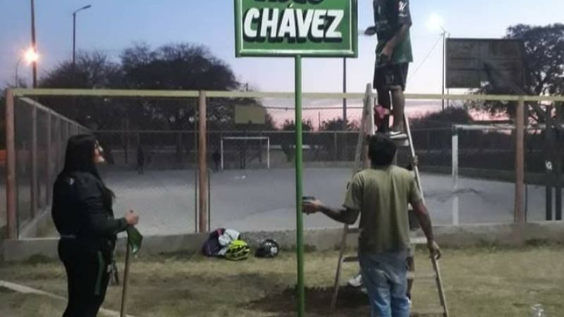 El "Rulo" Chávez “ilumina” la cancha del B° La Antena