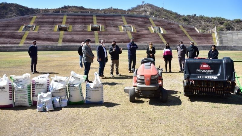 También se trabaja en la cancha del “Bicentenario”