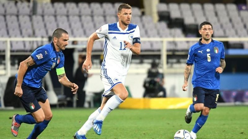 Holanda venció a Polonia, e Italia apena empató con Bosnia