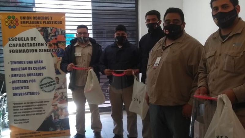 Plásticos donaron máscaras sanitarias a trabajadores de Salud