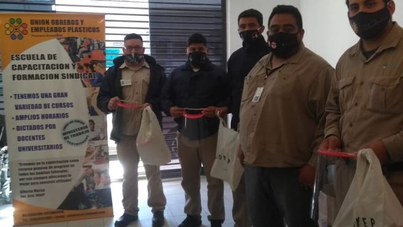 Plásticos donaron máscaras sanitarias a trabajadores de Salud