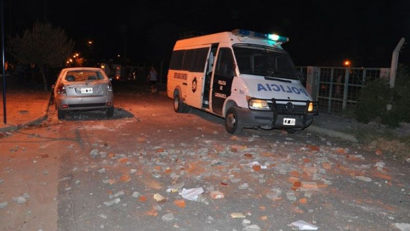 Ataque salvaje a policías en Valle Viejo