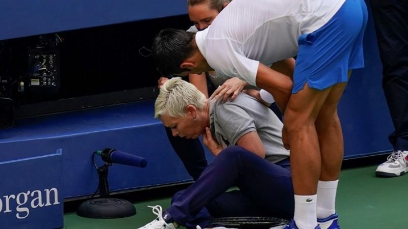 Escandalosa expulsión de Djokovic del Abierto de EE.UU.