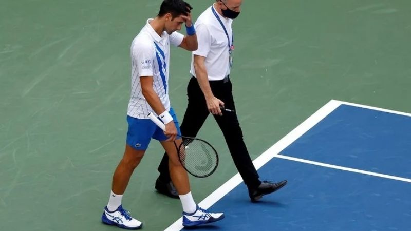 Escandalosa expulsión de Djokovic del Abierto de EE.UU.