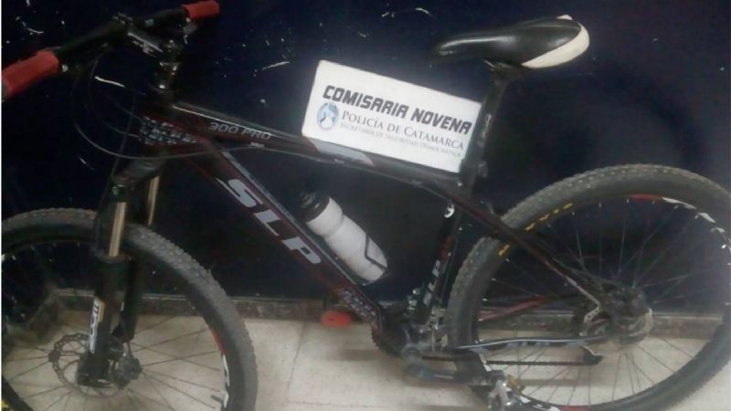 Dejó abandonada una bicicleta y se fugó