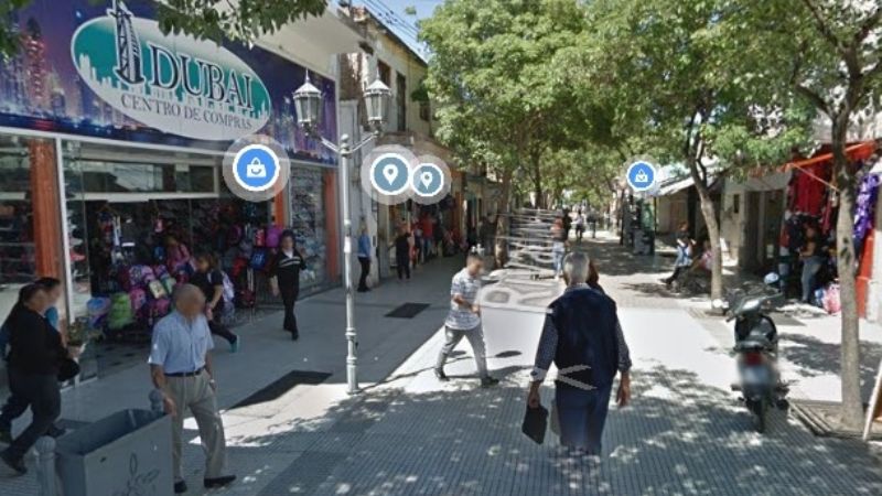 Golpearon y amenazaron a una mujer en un centro comercial