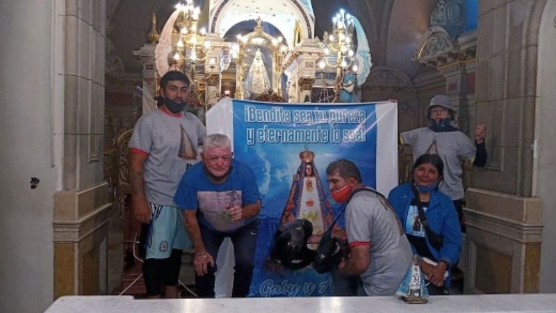 Gaby y Abel, le rinden honor a la Virgen del Valle