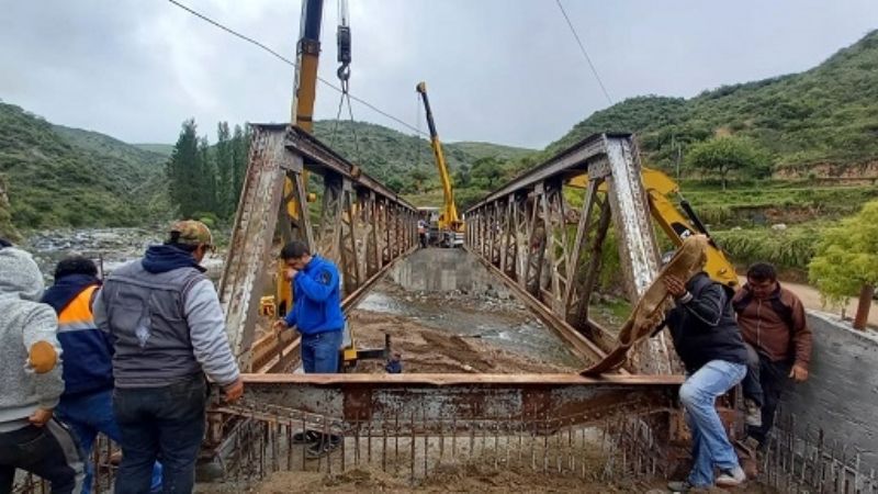Avanza la obra del puente en el río Las Trancas