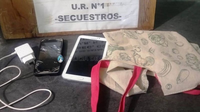 Sorprendió al ladrón, lo atrapó y lo entregó a la policía