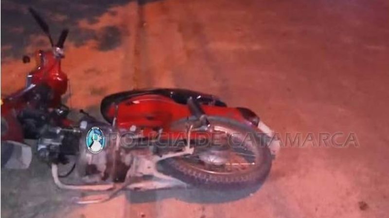 Chocó contra un montículo de tierra