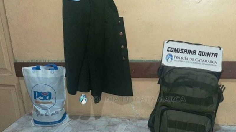 Dejó la mochila en el auto y se la robaron