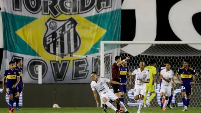 Boca, eliminado por el Santos que lo goleó 3 a 0