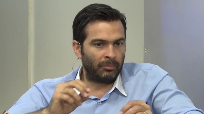 Funcionario apunta a los jóvenes y les pide mayor conciencia