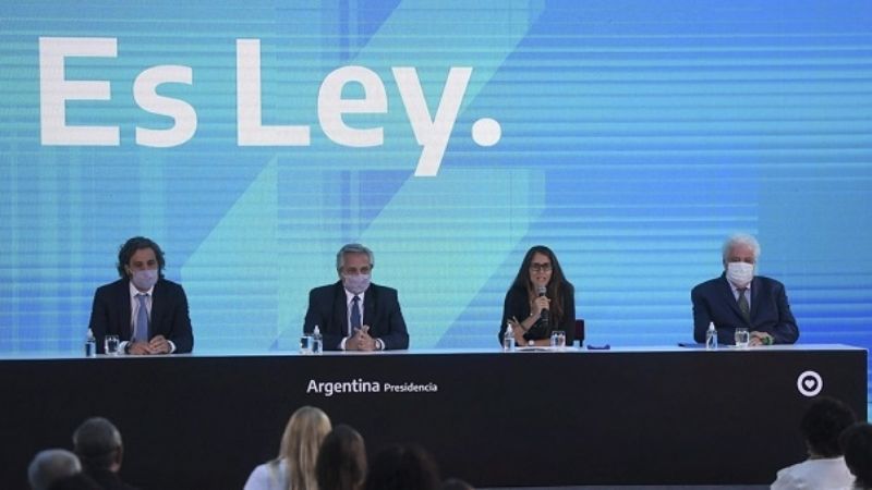 Fernández: "La batalla por la igualdad de derechos de las mujeres continúa"