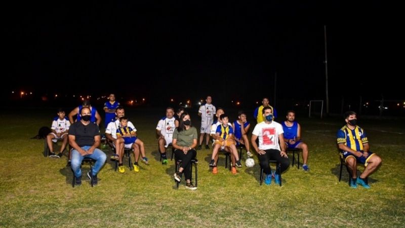 Juventud inauguró su nueva luminaria