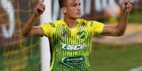 Braian Romero festeja uno de sus tres goles para Defensa y Justicia.