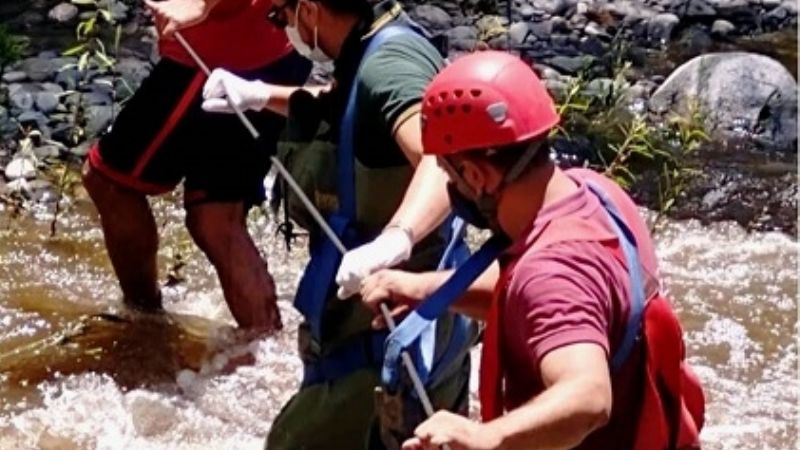 Estaba a la vera del río y debió ser asistida