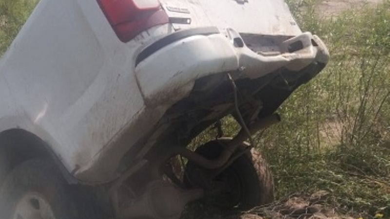 Camioneta cayó a una zanja