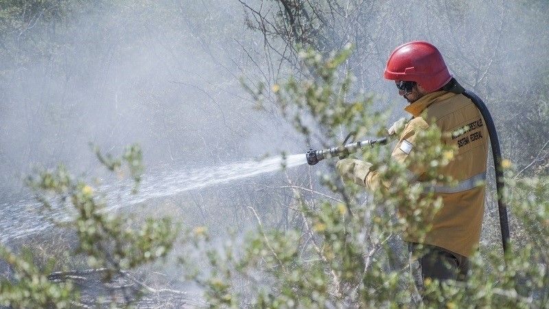 Sofocan quemas sin autorización en cercanías del Aeropuerto