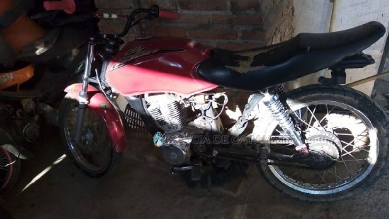 Tras una persecución arrestan a dos jóvenes