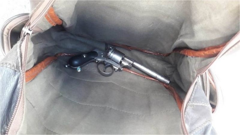 Secuestran 13 porros y un arma de fuego en Santa María